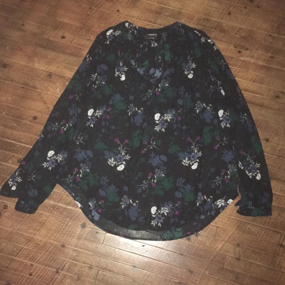 Torrid 1x flowy boho smock neck button down blouse